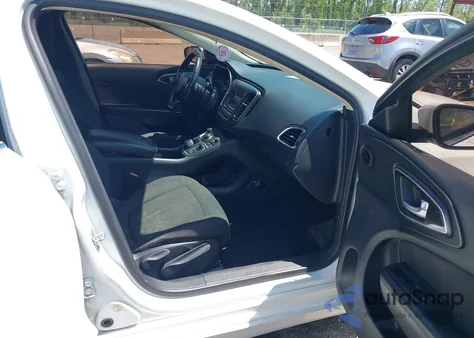 2016 Chrysler 200 Limited z USA, uszkodzony, nr VIN 1C3CCCAB2GN159948